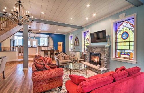 Brodheadsville Villa | Scenic Saylorsburg Villa with Dock & Spa Near Skiing