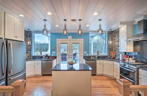 Brodheadsville Villa | Serene Lakefront Villa w/ Dock & Pet-Friendly Amenities