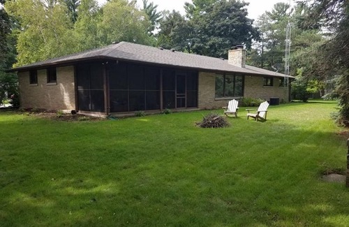 Sheboygan House | Wooded Retreat: Perfect Getaway Near Ryder Cup Action