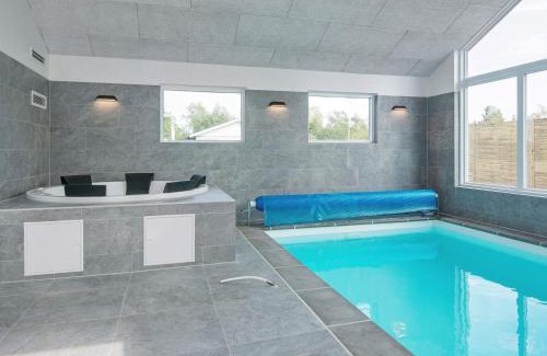 Fjellerup House | Spacious Holiday Home for 16 in Glesborg with Pool