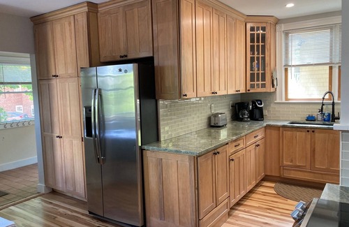 Newton Corner House | Spacious 16 Room House on Boston City Line - Pet Friendly