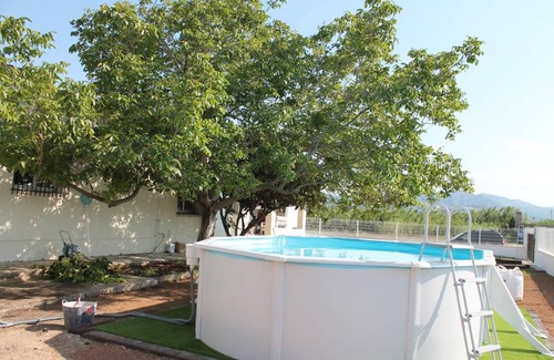 Molinell House | Spacious 4-Bedroom Bungalow with Private Pool & Pet Friendly