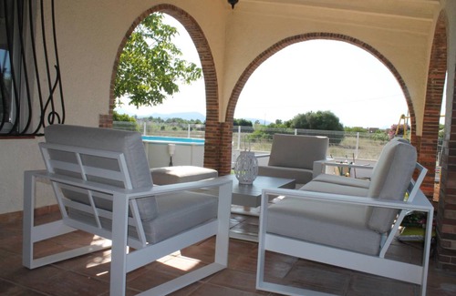 Molinell House | Spacious 4-Bedroom Bungalow with Private Pool & Pet Friendly