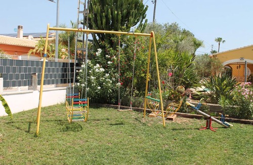 Molinell House | Spacious 4-Bedroom Bungalow with Private Pool & Pet Friendly