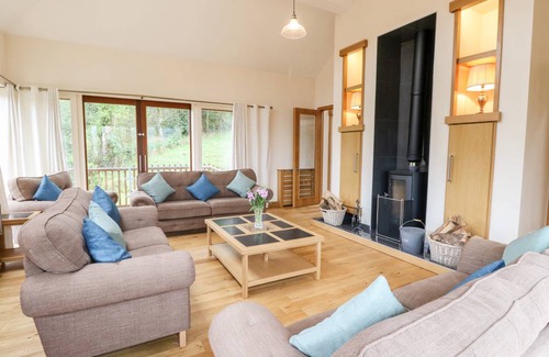 Lochearnhead Cottage | Spacious 5-Bedroom Cottage for Family Getaways