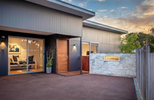 Yallingup House | Steps from Yallingup Beach with Oceanfront Views