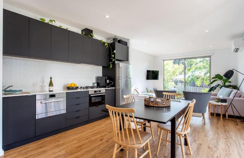 Yallingup House | Steps from Yallingup Beach with Oceanfront Views