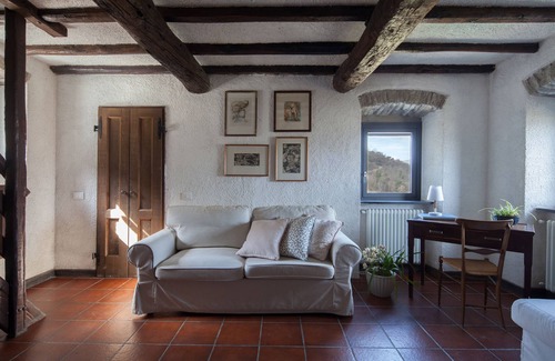 Vezzano Ligure House | Relaxing Farmhouse with Pool & Ocean Views - Pet Friendly