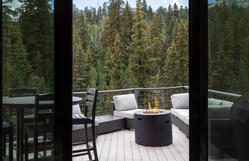 Columbine Lake House | Discover Comfort at 1601 Lake Purgatory Drive - Pet Friendly