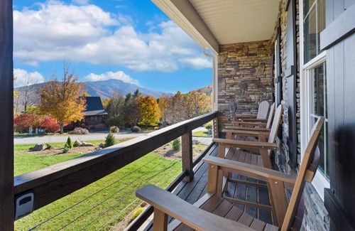 Seven Devils Cabin | Inviting Mountain View House with Spa & Child-Friendly Amenities