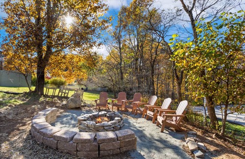 Seven Devils Cabin | Inviting Mountain View House with Spa & Child-Friendly Amenities