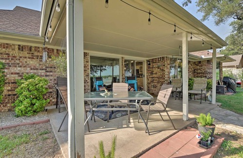 Granbury House | Spacious Family Retreat with Fireplace & 10/10 Guest Rating