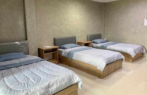Phatthana Nikhom Hotel | Budget-Friendly 168Pattana with On-Site Dining