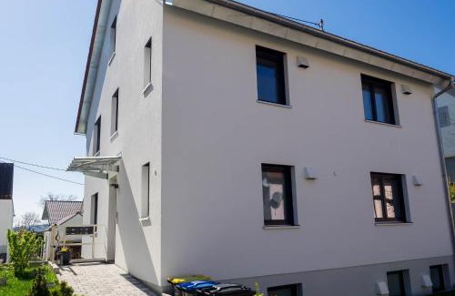 Waiblingen Apartment | Family-Friendly 16Lilien Apartment with Garden View