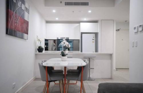Mascot Apartment | Modern 2BR Apartment in Mascot with Free Parking & Pet-Friendly