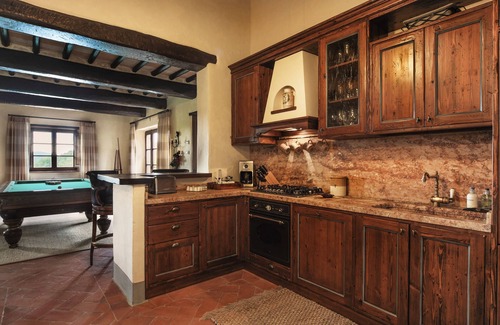 Vertine House | Historic Chianti Farmhouse with Vineyard & Relaxing Pool