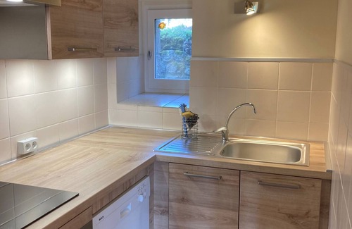 Polignac Cottage | Comfortable Gite Polignac: 3 Bedrooms & Family-Friendly Amenities