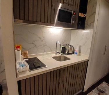 Maltepe Apartment | 16th Floor Apartment in Luxury Residence with Islands View