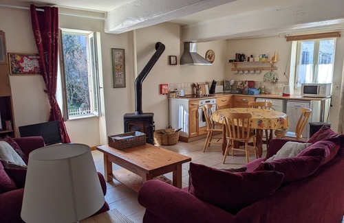 Saint-Gengoux-le-National House | Discover a Historic Winemakers Cottage in Saint Gengoux