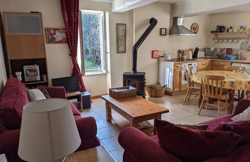 Saint-Gengoux-le-National House | Discover a Historic Winemakers Cottage in Saint Gengoux
