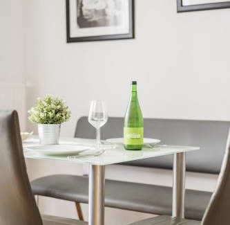 Hernals Apartment | Top-Rated C&J's Apartment: Family-Friendly with Accessibility