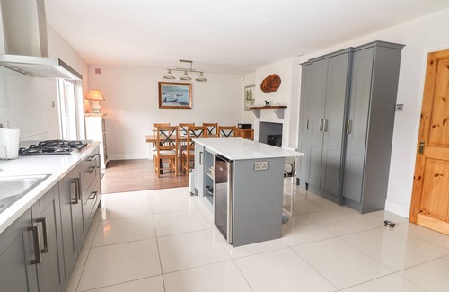 Killorglin Cottage | Pet-Friendly 17 Clover Hill in Beautiful Killorglin