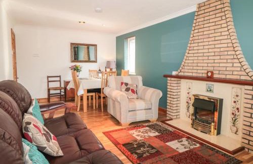 Pickering House | Discover 17 Costa Way: Pet & Child-Friendly Retreat