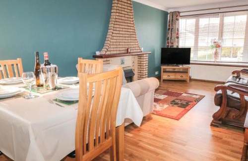 Pickering House | Discover 17 Costa Way: Pet & Child-Friendly Retreat