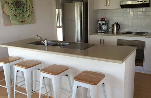 Waterhouse House | Highly Rated 17 Lakeside Terrace: Family-Friendly Getaway