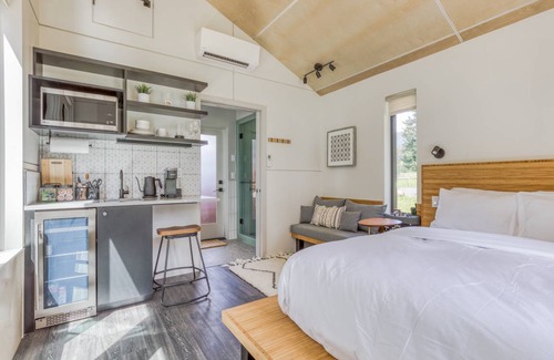 Stevenson Cabin | Cozy 17 m² Cabin with Kitchen - Perfect for Two Guests