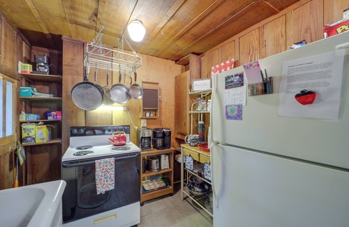 Linville Falls Cottage | Cozy Tensie’s Cottage in Linville Falls with Spa & Breakfast