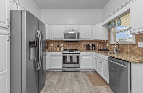 Prattville House | 17 Springs/RTJ Golf/Saltwater Pool/Sleeps 8