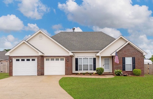 Prattville House | 17 Springs/RTJ Golf/Saltwater Pool/Sleeps 8