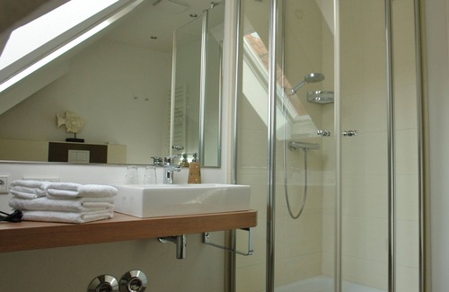 Hage Apartment | Comfortable Suite with Private Bathroom & Family Amenities