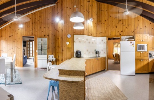 Yamba House | Guest Rated 10/10: 17 The Peninsula, Yamba with Pool & Pets
