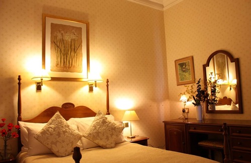 Eastbourne Seafront Bed & Breakfast | Top-Rated 17 Wilmington Square: Family-Friendly Amenities