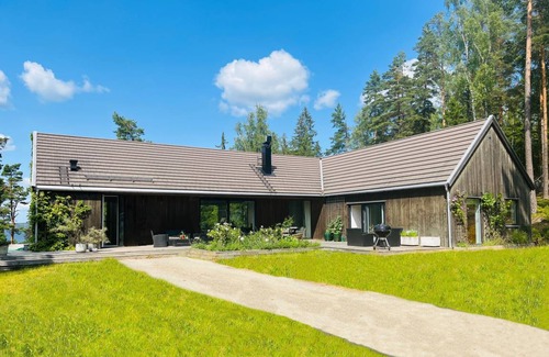 Ingaro House | Spacious 4-Bedroom House for Families and Pets Welcome