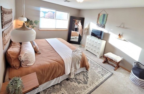 Southwest Bend House | Family-Friendly Retreat near Old Mill District, Pet Welcoming