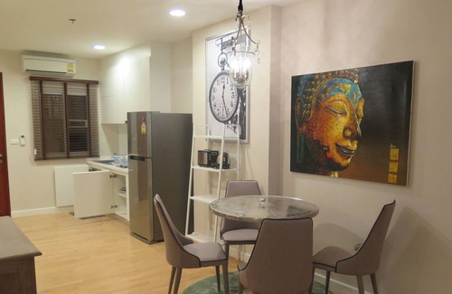 Hua Hin Condo | Beautiful Hi-Floor 100% Seaview 2BR with Pool Access