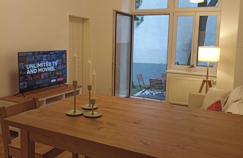 Simmering Apartment | 170sqm With Private Garden, 9 Bedrooms, 2 Kitchens