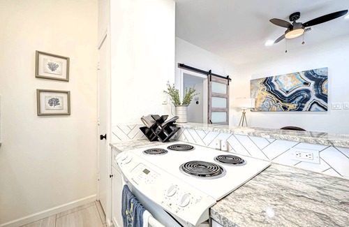 Neartown Apartment | Pet-Friendly Ocean View Duplex at 1714 Fairview