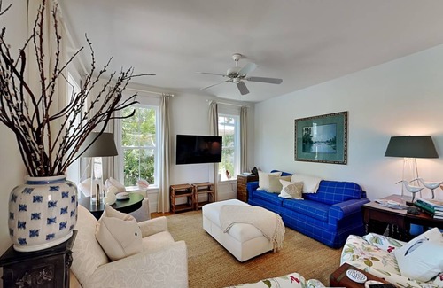 Laurel Grove House | Spacious 3-Bedroom House with Pool and Oceanfront Views