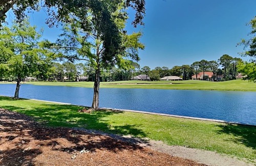 Laurel Grove House | Spacious 3-Bedroom House with Pool and Oceanfront Views
