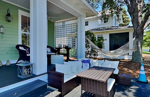 Laurel Grove House | Spacious 3-Bedroom House with Pool and Oceanfront Views
