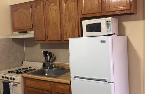 Industry Apartment | Modern Studio with Parking, 20min to NYC - Rated 10/10