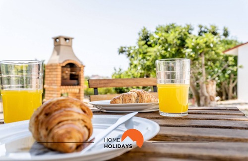 Pata de Baixo Cottage | Exceptional Countryside Retreat with Spacious Backyard & Spa