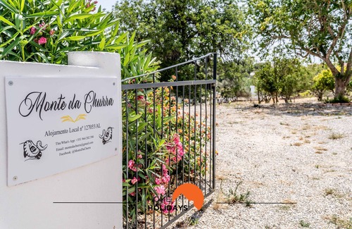 Pata de Baixo Cottage | Exceptional Countryside Retreat with Spacious Backyard & Spa