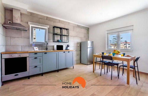 Pata de Baixo Cottage | Tranquil Getaway: Wide Backyard Retreat in the Countryside