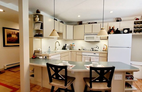 Vail Condo | Prime Vail Village Stay: Pet-Friendly with Kitchen & Parking