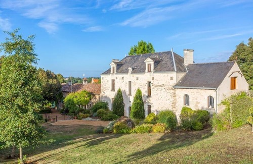 Concourson-sur-Layon Villa | Experience Timeless Elegance at 17th Century Manor House